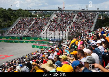 Montreal, Canada. 17th giugno 2022. Spettatori, F1 Gran Premio del Canada al circuito Gilles-Villeneuve il 17 giugno 2022 a Montreal, Canada. (Foto di ALTO DUE) credito: dpa/Alamy Live News Foto Stock