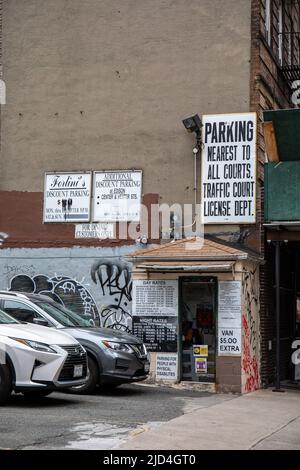 Parcheggio all'aperto nel quartiere Chinatown di Manhattan, New York City, Stati Uniti d'America Foto Stock