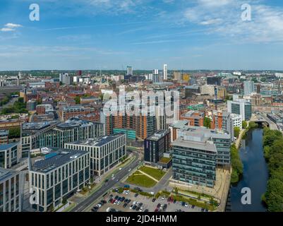 Vista aerea del centro di Leeds con Bridgewater Place, uffici, appartamenti, nuovi edifici, negozi e abitazioni Foto Stock