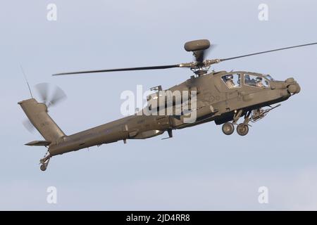 Il nuovo Boeing costruì l'elicottero AH-64E Apache Attack che atterrò al campo aereo di Wattisham. Foto Stock