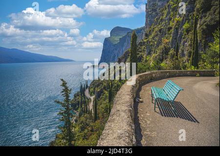 Lato occidentale del Lago di Garda. Strada della Forra, Tremosine, Limone sul Garda, Lago di Garda, Provincia di Brescia, Lombardia, Italia. Foto Stock