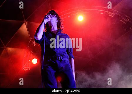 Roma, Italia. 17th giugno 2022. Il cantante italiano Francesco Motta, noto semplicemente come Motta, suona dal vivo al Festival di Villa Ada a Roma. Credit: SOPA Images Limited/Alamy Live News Foto Stock