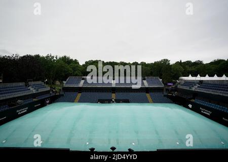 Una vista generale durante i ritardi di pioggia il giorno otto del Rothesay Classic Birmingham all'Edgbaston Priory Club. Data foto: Sabato 18 giugno 2022. Foto Stock