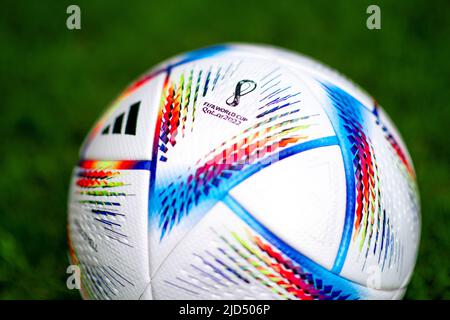 Adidas Qatar 2022 Coppa del mondo FIFA al Rihla palla ufficiale partita Foto Stock