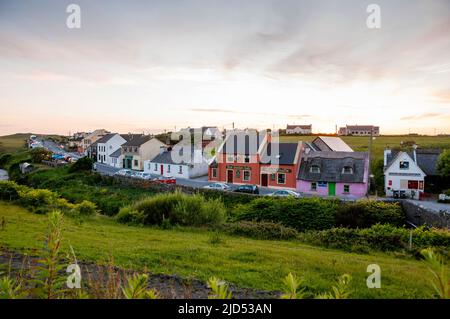 Fisher Street a Doolin, Irlanda, sulla costa dell'Oceano Atlantico. Foto Stock