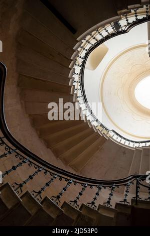 Scala ovale nel municipio di Dublino, Irlanda. Foto Stock