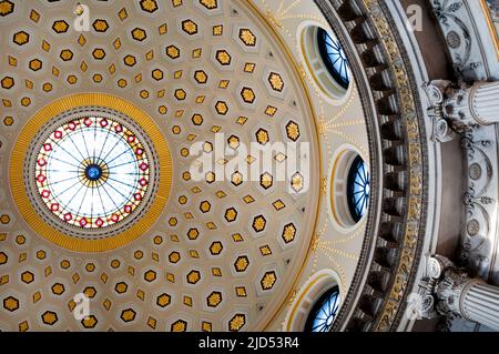 Finestre di Oculus e colonne a scanalatura ionica presso la Rotonda nel municipio di Dublino, Irlanda. Foto Stock