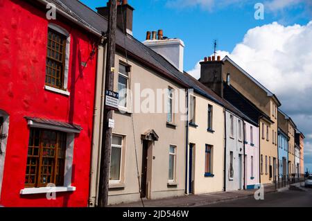 Case colorate sul lungomare a Galway, Irlanda. Foto Stock
