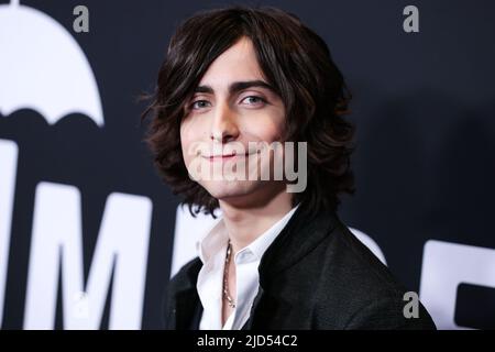 WEST HOLLYWOOD, LOS ANGELES, CALIFORNIA, USA - 17 GIUGNO: L'attore americano Aidan Gallagher arriva alla prima mondiale della stagione 3 della "Accademia dell'ombrello" di Netflix, che si tiene a Londra West Hollywood a Beverly Hills il 17 giugno 2022 a West Hollywood, Los Angeles, California, USA. (Foto di Xavier Collin/Image Press Agency) Foto Stock