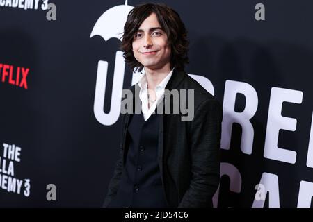 WEST HOLLYWOOD, LOS ANGELES, CALIFORNIA, USA - 17 GIUGNO: L'attore americano Aidan Gallagher arriva alla prima mondiale della stagione 3 della "Accademia dell'ombrello" di Netflix, che si tiene a Londra West Hollywood a Beverly Hills il 17 giugno 2022 a West Hollywood, Los Angeles, California, USA. (Foto di Xavier Collin/Image Press Agency) Foto Stock