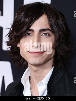 WEST HOLLYWOOD, LOS ANGELES, CALIFORNIA, USA - 17 GIUGNO: L'attore americano Aidan Gallagher arriva alla prima mondiale della stagione 3 della "Accademia dell'ombrello" di Netflix, che si tiene a Londra West Hollywood a Beverly Hills il 17 giugno 2022 a West Hollywood, Los Angeles, California, USA. (Foto di Xavier Collin/Image Press Agency) Foto Stock