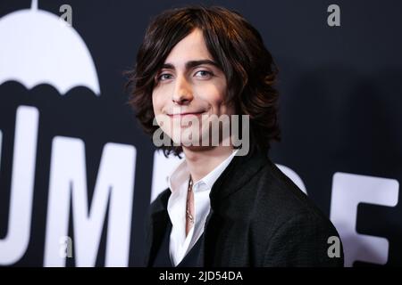 WEST HOLLYWOOD, LOS ANGELES, CALIFORNIA, USA - 17 GIUGNO: L'attore americano Aidan Gallagher arriva alla prima mondiale della stagione 3 della "Accademia dell'ombrello" di Netflix, che si tiene a Londra West Hollywood a Beverly Hills il 17 giugno 2022 a West Hollywood, Los Angeles, California, USA. (Foto di Xavier Collin/Image Press Agency) Foto Stock