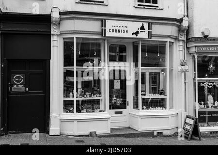 Punti vendita al dettaglio (Everything Cornish) in Meneage Street, Helston, Cornovaglia, Inghilterra Foto Stock