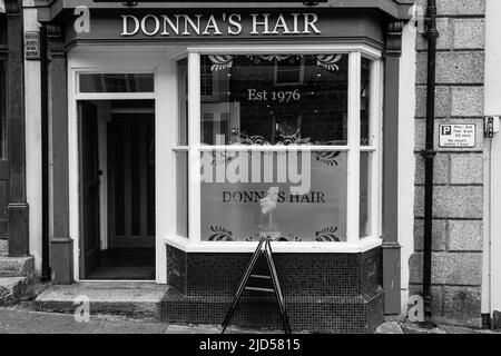 Punti vendita al dettaglio in Coinagehall Street, Helston, Cornovaglia, Inghilterra Foto Stock