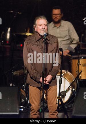 Robert Plant si esibisce in un concerto per Bert Jansch al Celtic Connections Festival presso la Glasgow Royal Concert Hall il 1st febbraio 2016 a Glasgow, Scozia Foto Stock