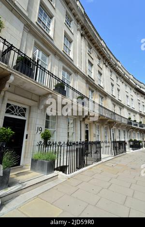 Wilton Crescent, eleganti case a schiera georgiane, Belgravia, Londra occidentale, Regno Unito Foto Stock