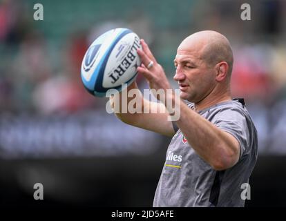 Londra, Regno Unito. 18th giugno 2022. 18th giugno 2022; Twickenham, Londra, Inghilterra: Gallagher Premiership Final, Leicester contro Saracens; Steve Borthwick Direttore di Rugby per Leicester Tigers lavora con il suo team nel Warm up Credit: Action Plus Sports Images/Alamy Live News Foto Stock