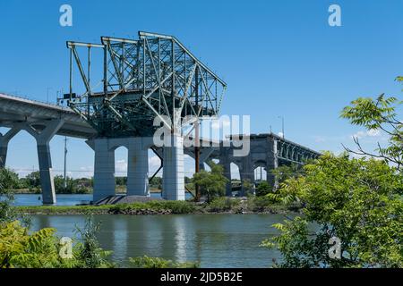 Montreal, Canada - 11 giugno 2022: Il vecchio ponte di Champlain è stato demolito Foto Stock