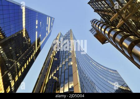 52-54 Lime Street (The Scalpel), Willis Building e Lloyds Building, moderni grattacieli di riferimento al tramonto, City of London UK. Foto Stock