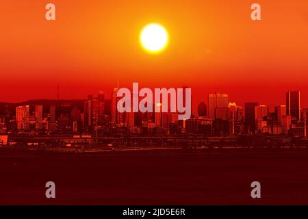 Immagine concettuale di una città colpita da un'ondata di caldo estrema Foto Stock