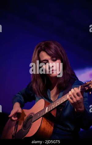 La cantante e cantautore italiano Carmen Consoli suona dal vivo in concerto al Roma Linkem Sound. Foto Stock