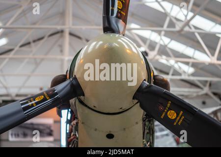 Elica di aeroplano, anche chiamata un airscrew. Shuttleworth, Inghilterra, 8 maggio 2022 Foto Stock