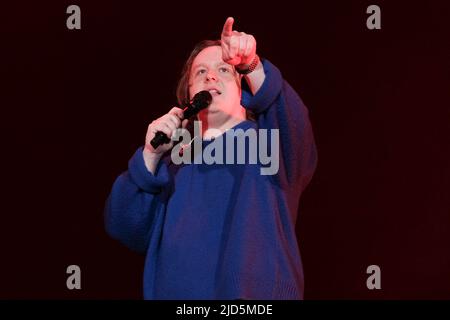 Newport, Regno Unito. 17th giugno 2022. Lewis Capaldi, cantautore e chitarrista scozzese di fama internazionale, si esibisce dal vivo al festival dell'isola di Wight. Credit: SOPA Images Limited/Alamy Live News Foto Stock