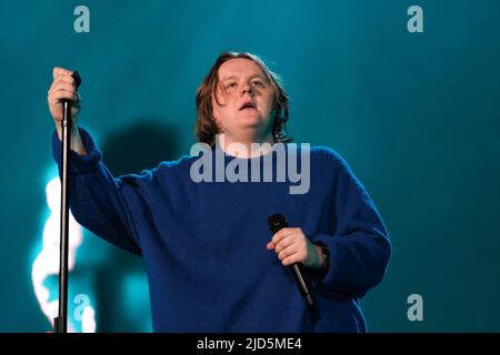 Newport, Regno Unito. 17th giugno 2022. Lewis Capaldi, cantautore e chitarrista scozzese di fama internazionale, si esibisce dal vivo al festival dell'isola di Wight. Credit: SOPA Images Limited/Alamy Live News Foto Stock