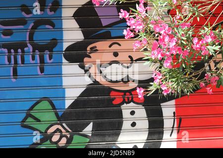 18th giugno 2022 Saint-Tropez, Francia Carole A. Feuerman Street Expo Belairfineart Saint-Tropez, Francia. Caroline Gauguery Peintures Lavoir Vasserot. Credit Ilona Barna BIPHONEWS / Alamy Live News Foto Stock