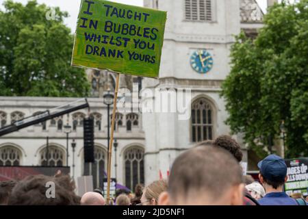 Londra, Regno Unito. 18th giugno 2020. Il movimento sindacale conduce una manifestazione nazionale che invita il governo ad agire per affrontare il costo della crisi vivente. Credit: Ian Davidson/Alamy Live News Foto Stock