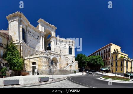 CAGLIARI, ITALIA, 15 AGOSTO 2019: Fortificazioni Bastione Santa Remy nel quartiere Castello di Cagliari Foto Stock