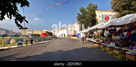 OLIENA, SARDEGNA, ITALIA, 21 AGOSTO 2019, Preparazione per l'evento serale in festa di San Lussorio nel villaggio di Oliena, provincia di Nuoro Foto Stock