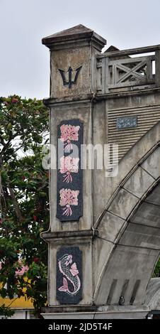 BRIDGETOWN, BARBADOS; 19 febbraio 2020: Dettagli dell'architettura dell'Independence Arch sul ponte - Bridgetown, Barbados Foto Stock