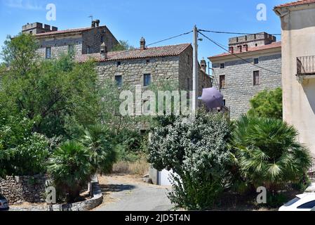 ARBELLARA, CORSICA, FRANCIA; 10 agosto 2020: Arbellara è un comune francese situato nel sud della Corsica. Il villaggio appartiene alla piève di Vigia Foto Stock