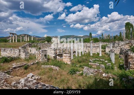 Palazzo Vescovile di fronte al Tempio di Afrodite nell'antica città di Afrodisia, Denizli, Turchia Foto Stock