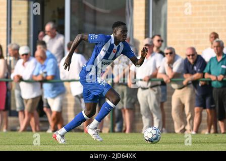 Joseph Okumu di Gent ha ritratto in azione durante una partita amichevole tra KSC Dikkelvenne e la squadra di calcio di prima divisione KAA Gent, in vista della stagione 2022-2023, sabato 18 giugno 2022 a Dikkelvenne. BELGA FOTO DAVID CATRY Foto Stock