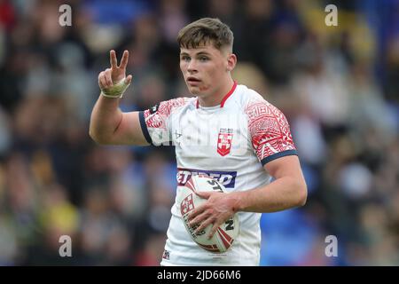 Warrington, Regno Unito. 18th giugno 2022. Jack Welsby #6 della squadra inglese del campionato nazionale di rugby si attiva e reagisce durante il gioco a Warrington, Regno Unito il 6/18/2022. (Foto di James Heaton/News Images/Sipa USA) Credit: Sipa USA/Alamy Live News Foto Stock