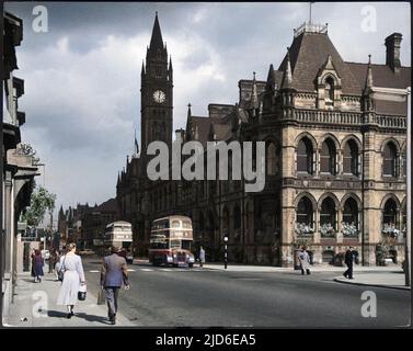 Middlesbrough Town Hall, un tipico edificio comunale vittoriano, con un'alta torre dell'orologio, è stato ufficialmente aperto da Edward, Principe di Galles, in seguito Edoardo VII), nel 1889. Versione colorata di : 10144412 Data: 1950s Foto Stock