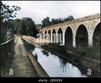 Una bella fotografia dell'acquedotto che porta il canale Shropshire Union, a Chirk, Denbighshire, Galles. Versione colorata di : 10145947 Data: 1950s Foto Stock