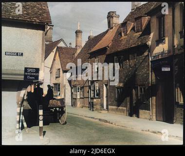 L'angolo di Bridge Street, Hitchin, Hertfordshire, dove il limite di velocità per 'W.D.' (Dipartimento di guerra) i veicoli sono 15 m.p.h. Un cavallo e un carrello si mantiene rigorosamente a questo limite. Versione colorata di : 10146521 Data: 1940s Foto Stock