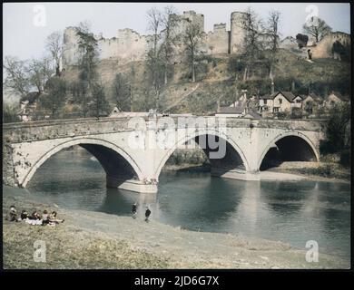 Le rovine del castello di Ludlow, Shropshire, Inghilterra, prima di cui i cronisti si riferiscono nel 1138, ma parti della casa di controllo sembrano essere alla fine del 11th secolo. Versione colorata di : 10171680 Data: 1930s Foto Stock