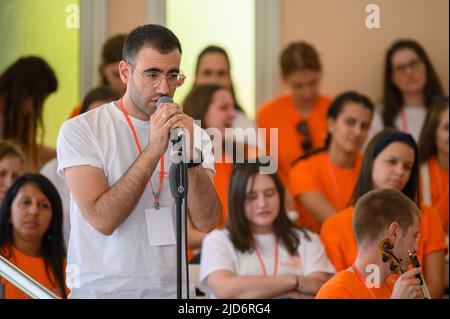 Una prova del coro del Mladifest 2021 – la festa della gioventù a Medjugorje. Foto Stock