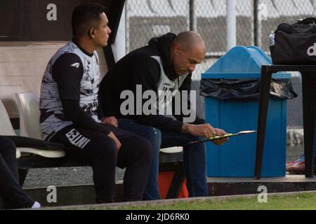 Limeira, Brasile. 18th giugno 2022. SP - Limeira - 06/18/2022 - BRASILIANO D 2022, INTER DE LIMEIRA X FERROVIARIA - Coach Roger Silva di Inter de Limeira durante una partita contro Ferroviaria, valida per la serie Brasileirao D 2022. Foto: Roberto Gardinalli/AGIF/Sipa USA Credit: Sipa USA/Alamy Live News Foto Stock