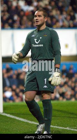 PORTSMOUTH V SPURS 18-10-04 PAUL ROBINSON PIC MIKE WALKER, 2004 Foto Stock