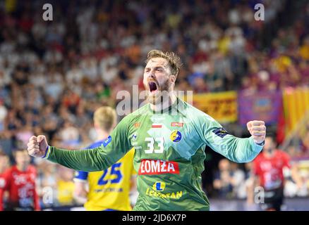 Il 18th giugno 2022 a Koeln/Germania, la Jubilation goalwart Andreas WOLFF (Kielce), la finale quattro della Handball Champions League, semifinali, Telekom Veszrem HC contro Lomza vive Kielce. Â Foto Stock