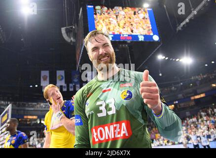 Giubilo finale Andreas WOLFF (Kielce) si alza dopo il gesto Handball Champions League finale quattro semifinali Telekom Veszprem HC vs. Lomza vive Kielce il 18th giugno 2022 a Koeln/ Germania. Â Foto Stock