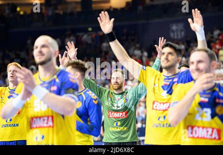 Il giubilo finale svanisce Andreas WOLFF (Kielce) e la sua squadra, Handball Champions League Final Four, semifinali, Telekom Veszprem HC contro Lomza vive Kielce, il 18th giugno 2022 a Koeln/Germania. Â Foto Stock