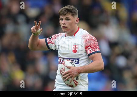 Warrington, Regno Unito. 18th giugno 2022. Jack Welsby #6 della squadra inglese del campionato nazionale di rugby si attiva e reagisce durante il gioco a Warrington, Regno Unito il 6/18/2022. (Foto di James Heaton/News Images/Sipa USA) Credit: Sipa USA/Alamy Live News Foto Stock