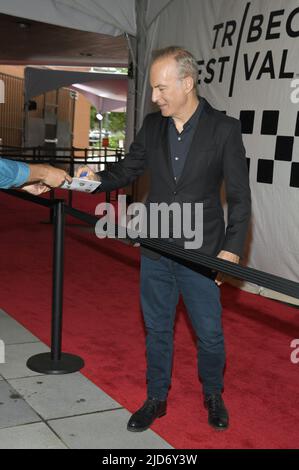 New York, Stati Uniti. 18th giugno 2022. L'attore Bob Odenkirk partecipa alla Premiere 'Better Call Saul' durante il 2022 Tribeca Festival al BMCC Tribeca PAC di New York, NY, 18 giugno 2022. (Foto di Anthony Behar/Sipa USA) Credit: Sipa USA/Alamy Live News Foto Stock