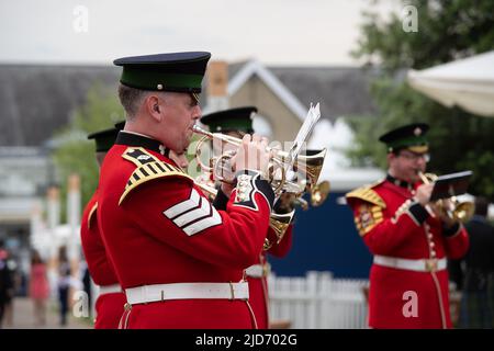 Ascot, Berkshire, Regno Unito. 18th giugno 2022. Musica per gli ospiti al Royal Ascot oggi. Credit: Maureen McLean/Alamy Live News Foto Stock